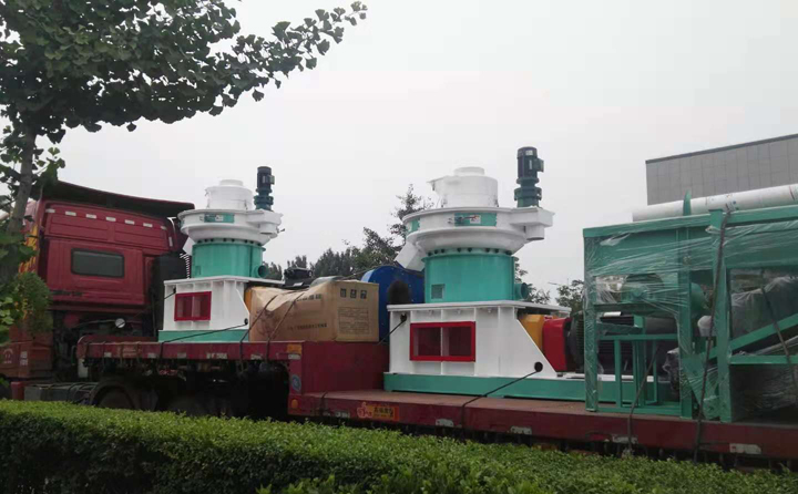 时产量2-3吨生物质颗；；；；；；；；氨敢炎俺低瓿，，，，，准备发往浙江温州