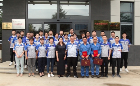 团结一致，，，，，，，，再立异高——28圈注册网站2020上半年度总结表扬大会圆满竣事